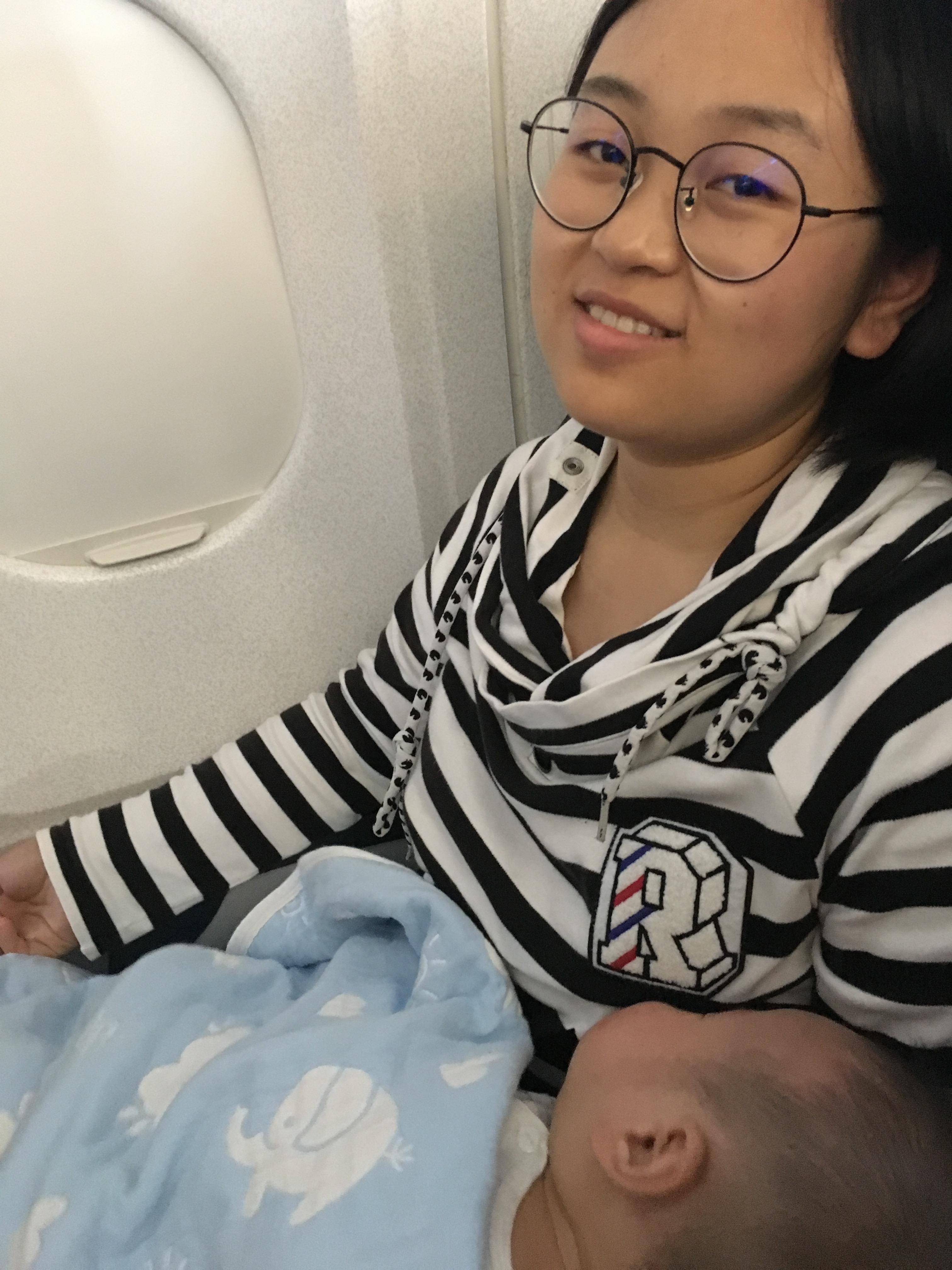 飞机上憔悴的面容